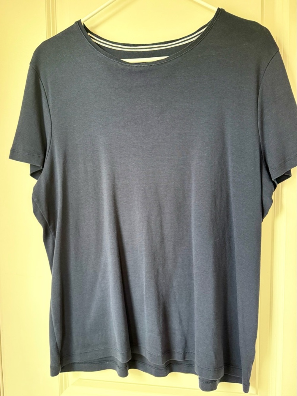 Talbots Short Sleeve Crew Neck Tee in Navy Blue